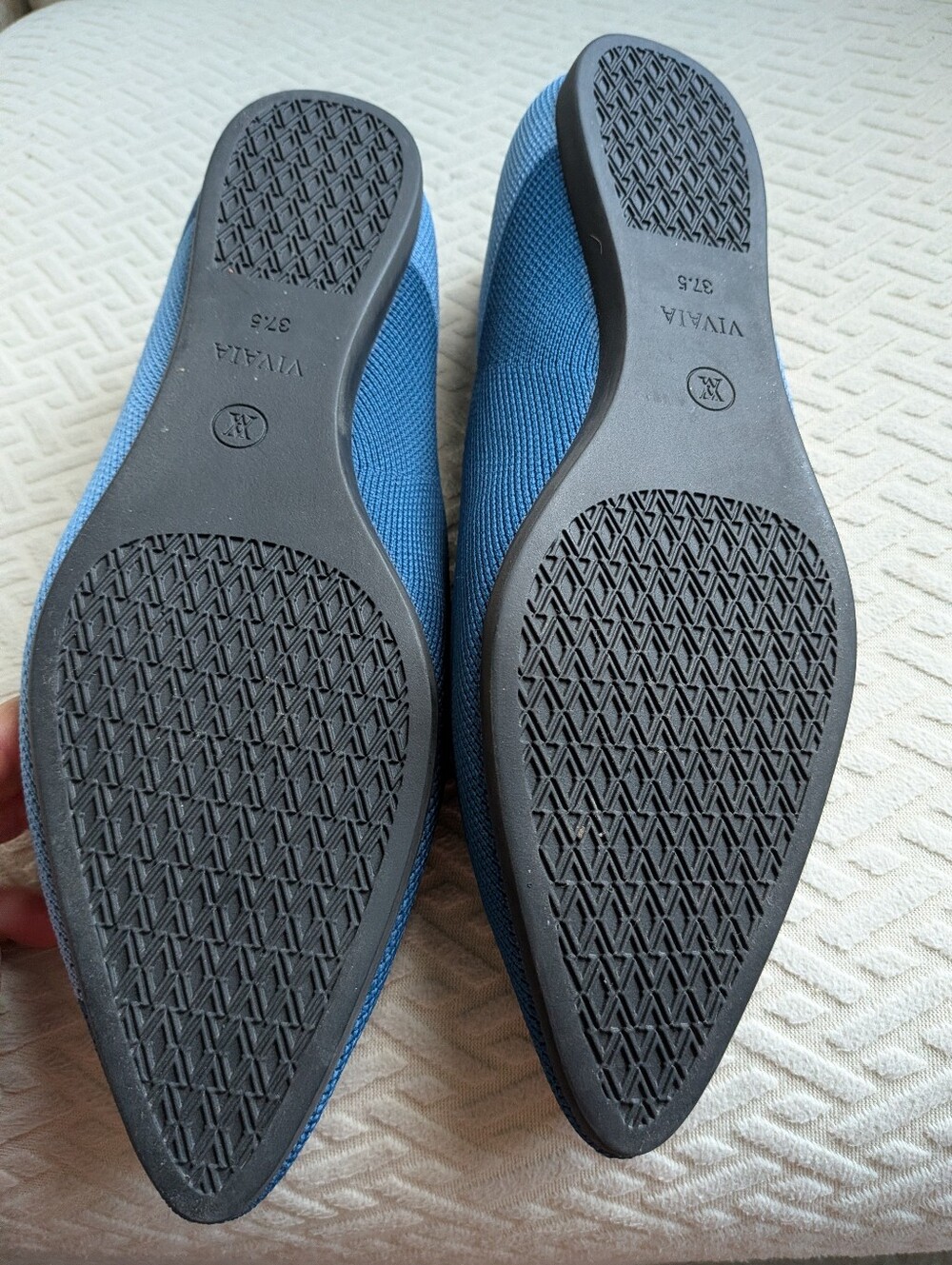 Vivaia Pointed-Toe V-Cut Flats (Valencia 2.0)- Colorblock Blue - Sz 7.5 - Picture 4 of 4